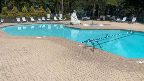 Outdoor Pool & Hot Tub